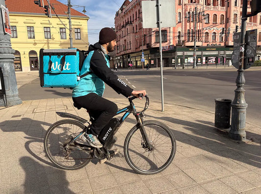DUOTTS C29 electric bike used by a food delivery courier in Europe