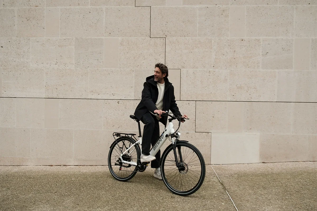 Comfortable step-thru frame of Onesport OT12 city e-bike