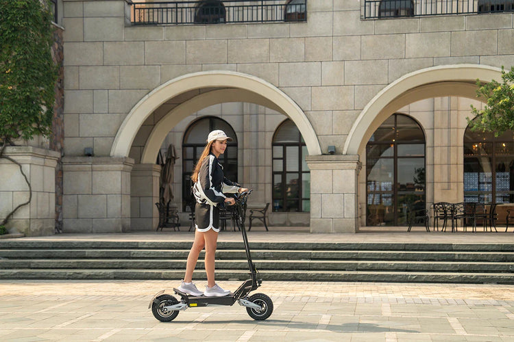 OOTD T10 at 399 euro for female commuters