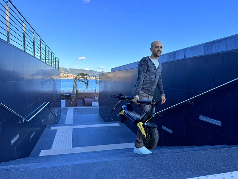 Easy Carry & Storage