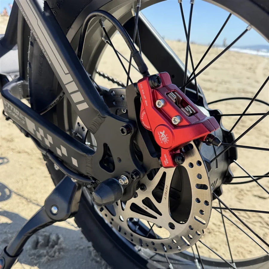 Four-Piston Hydraulic Brakes